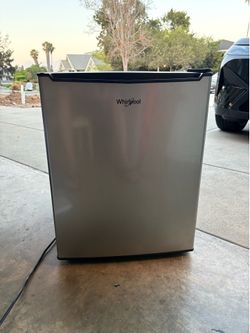 It’s a Whirlpool 2.7 cu ft compact fridge (WH27S1E)