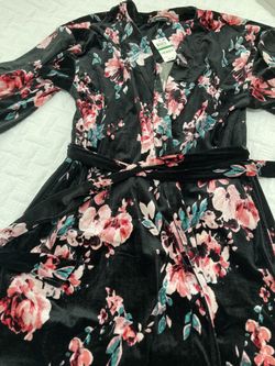 Dress Robe ! New . Inc Brand! 