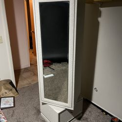 Glimmering Heights Swivel Chest