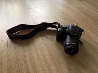 Canon EOS 550D, comes with a case. Great condition, barely used