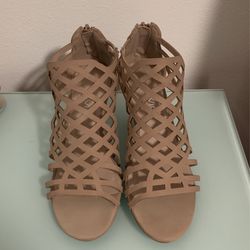 Beige Cut-Out Heeled Sandals Bella-Vita Size 7M