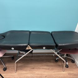 Massage Table/ Facial Chair