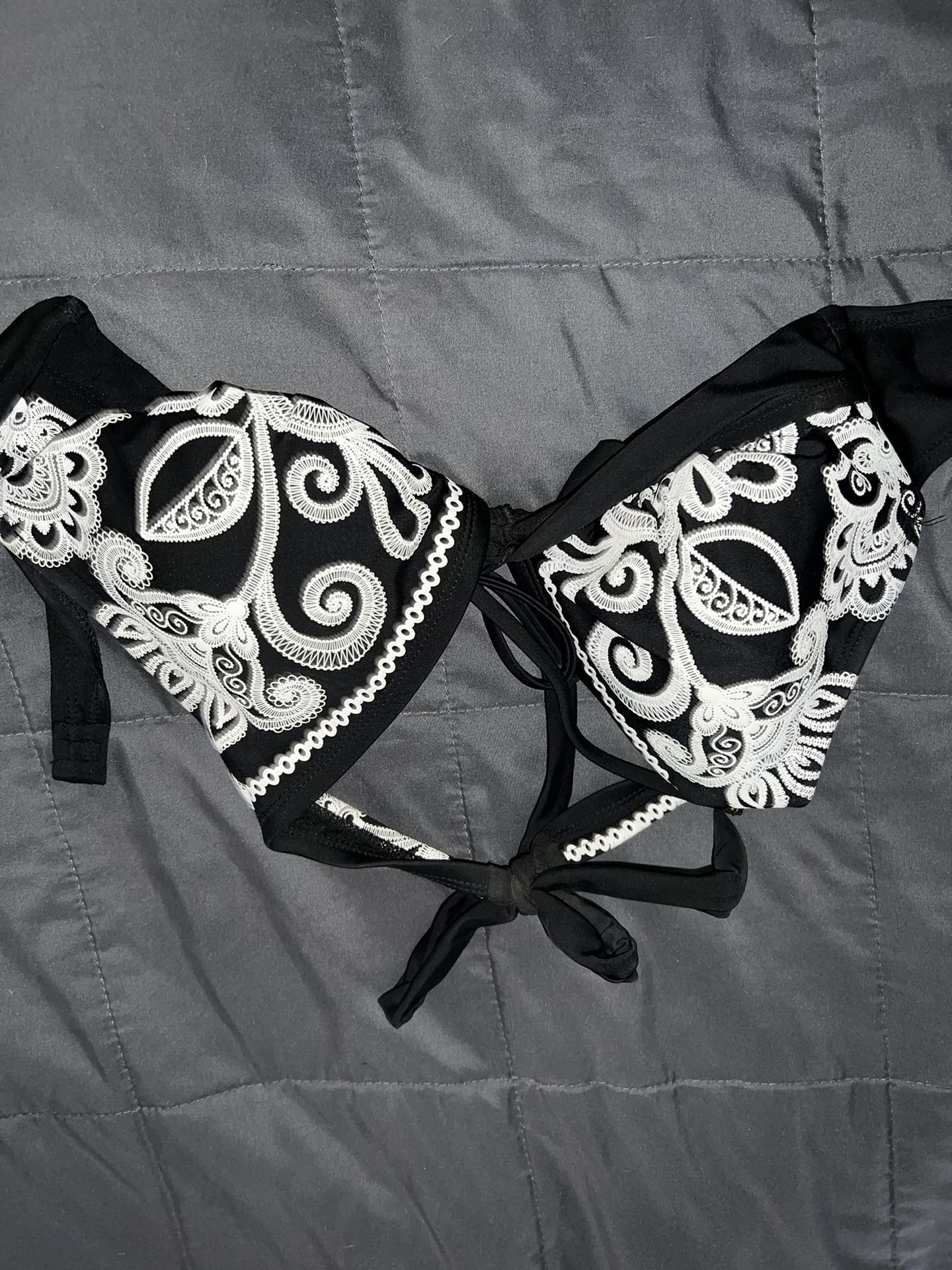 Size Large Time And The Black And White Bikini Top 