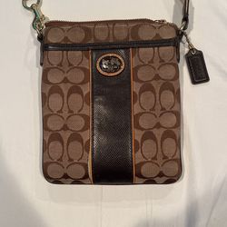 Coach Side Purse With 3 Pockets One Zipper One 