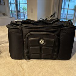 Six Pack Fitness Innovator 300 Meal Prep Bag - 50$