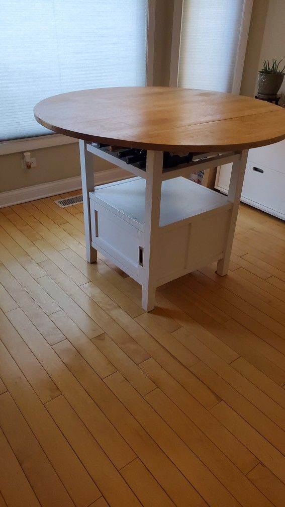 Crate & Barrel Table Cottage Table