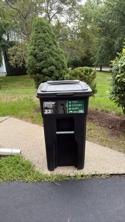2 trash bins
