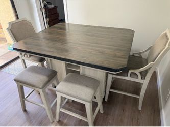 Dinning room kitchen table