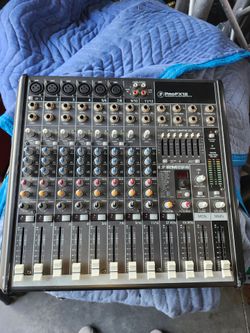Mackie ProFX12 Audio Mixer with FX