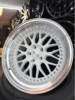 ESR wheels en Cole blanco con labio en acabado de máquina.