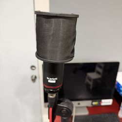 Focusrite Scarlett Studio Bundle – Audio Interface, Mic & Headphones