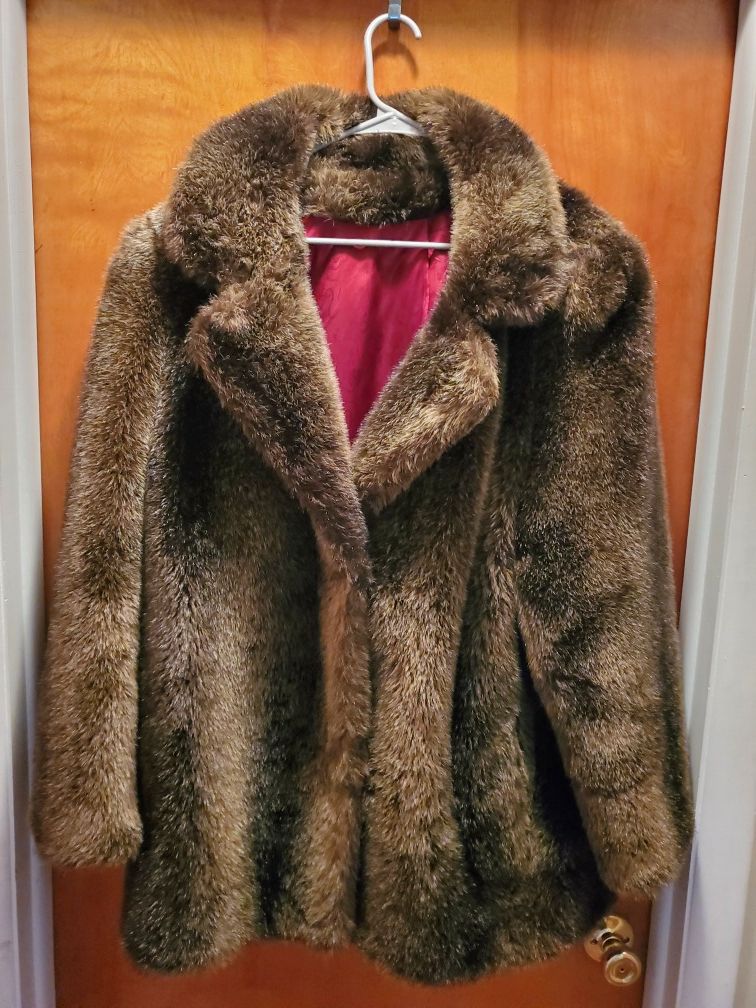 Faux Fur Coat (Women´s), size XL Made in USA