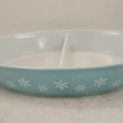 VTG Turquoise Pyrex White Snowflake Divided Casserole Dish  1.5 QT,  No Lid USA