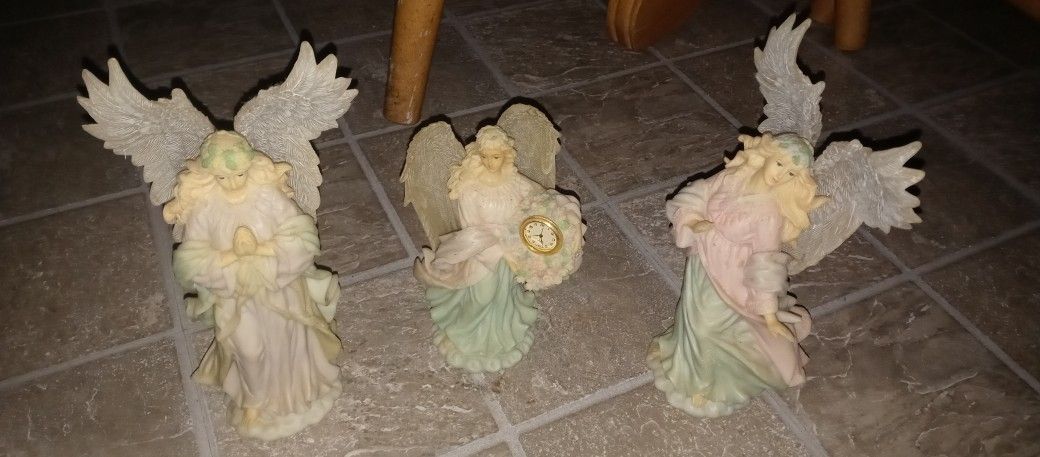Set Of Vintage Porcelain Angels One With Small Clock