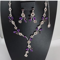 New- The Danbury Mint Necklace And Earrings Set