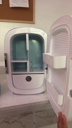 Mini Skincare Fridge with Mirror Door – White Beauty Fridge for Cosmetics