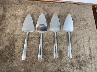 Cambridge Silversmiths Pie Server set of 4