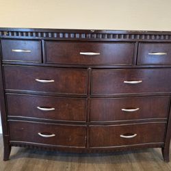Dresser With Mirror