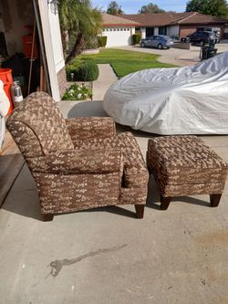Formal Chair set with 2 Ottomans