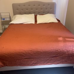 QUEEN BED