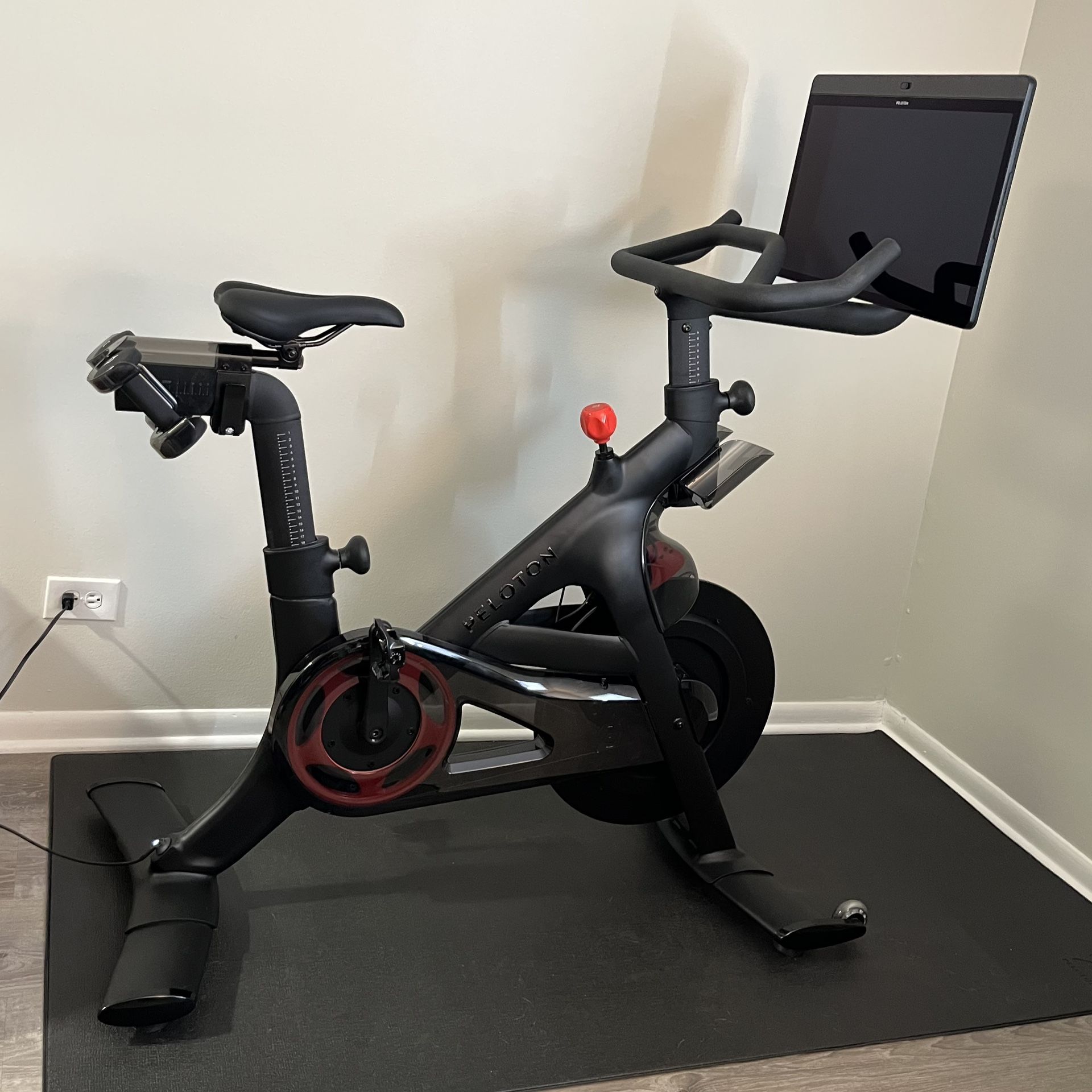 Peloton Plus Cross Training Bike Ultimate w/ Mat - READ