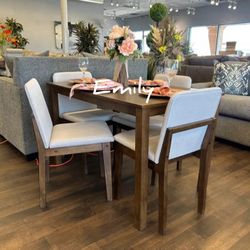 Beautiful 5-Pc Oak Dining Set