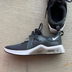Nike Air max Bella 5 , SIZE 9 