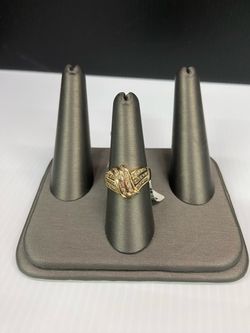 Gold Tone Ring with Crystal Stone Rows approx 5.30 grams size 8.0