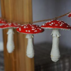 Woodland Toadstool Cottage Core Autumn Garland | Vintage Fungi Home decoration | Mushrooms felt garland | Fairy Core wall decor | Amanita