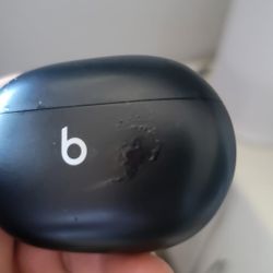 Beats Studio Buds Charging Case