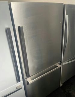 Hisense Stainless Steel Bottom Freezer Fridge LED Lighting