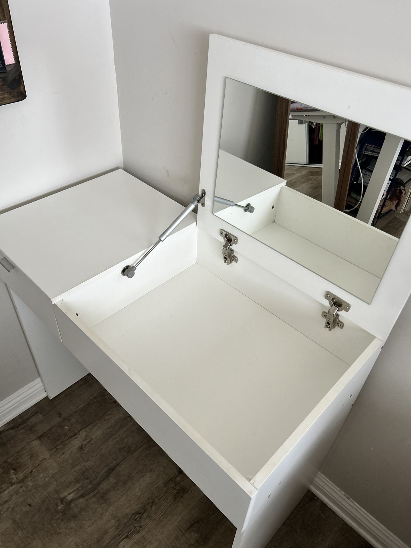 Make Up VANITY IKEA DESK W MIRROR