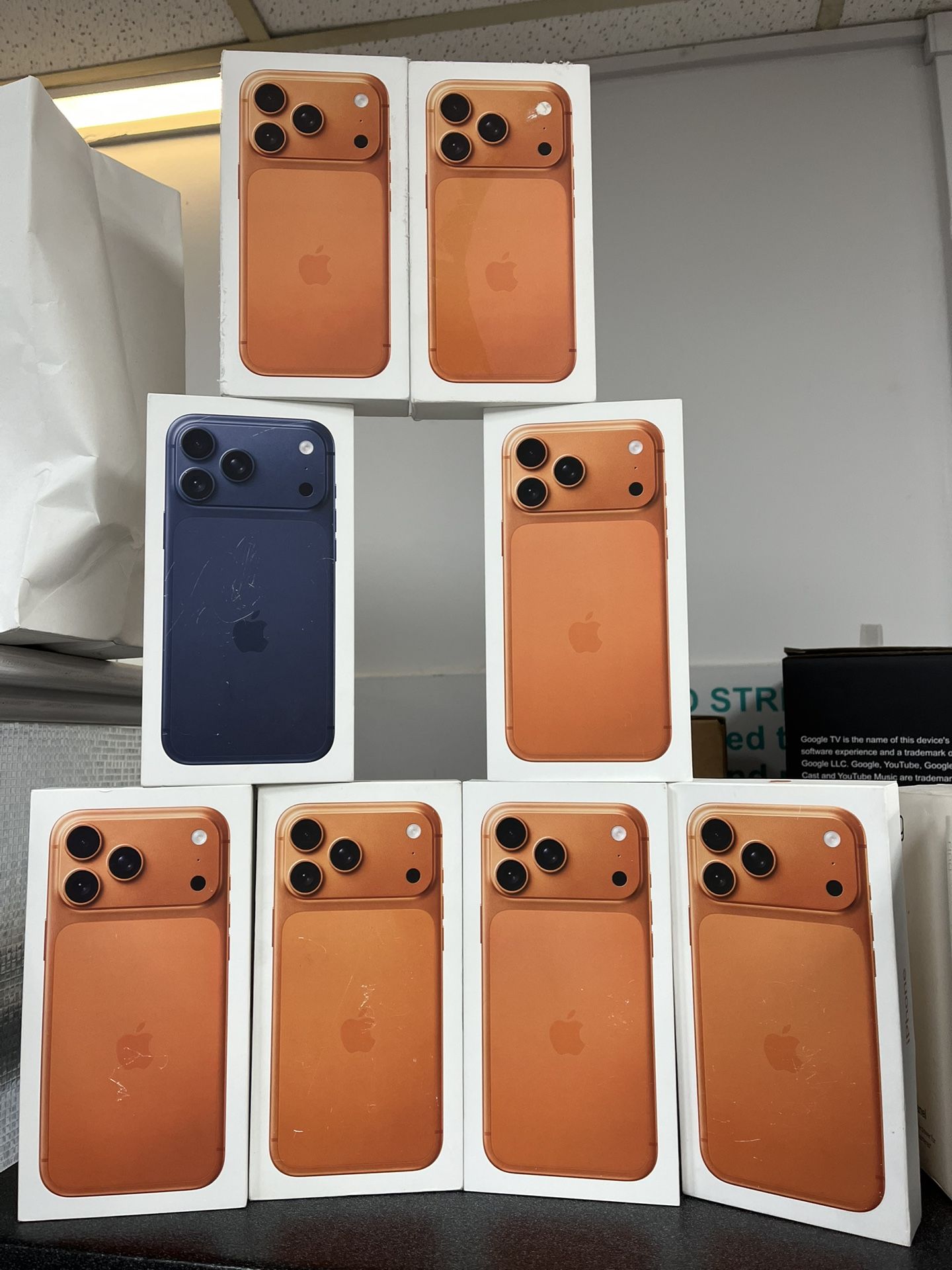 iPhone 17 Pro max Read Description