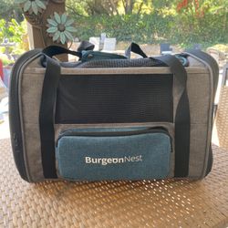 Bergon Neat Soft Sided Carrier Like New
