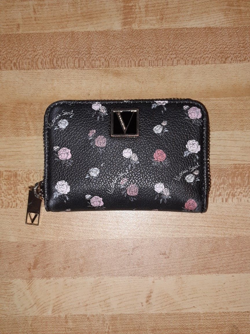 Victoria Secret Small Wallet / Change Pouch With 4 Card Holder Slots Black leather With Red, Yellow & White Roses Design / Pattern.