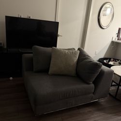 COUCH FOR FREE/ SALE ! PICK UP PLS ! SEND OFFER! Wiling To Negotiate - Starting $20!! 