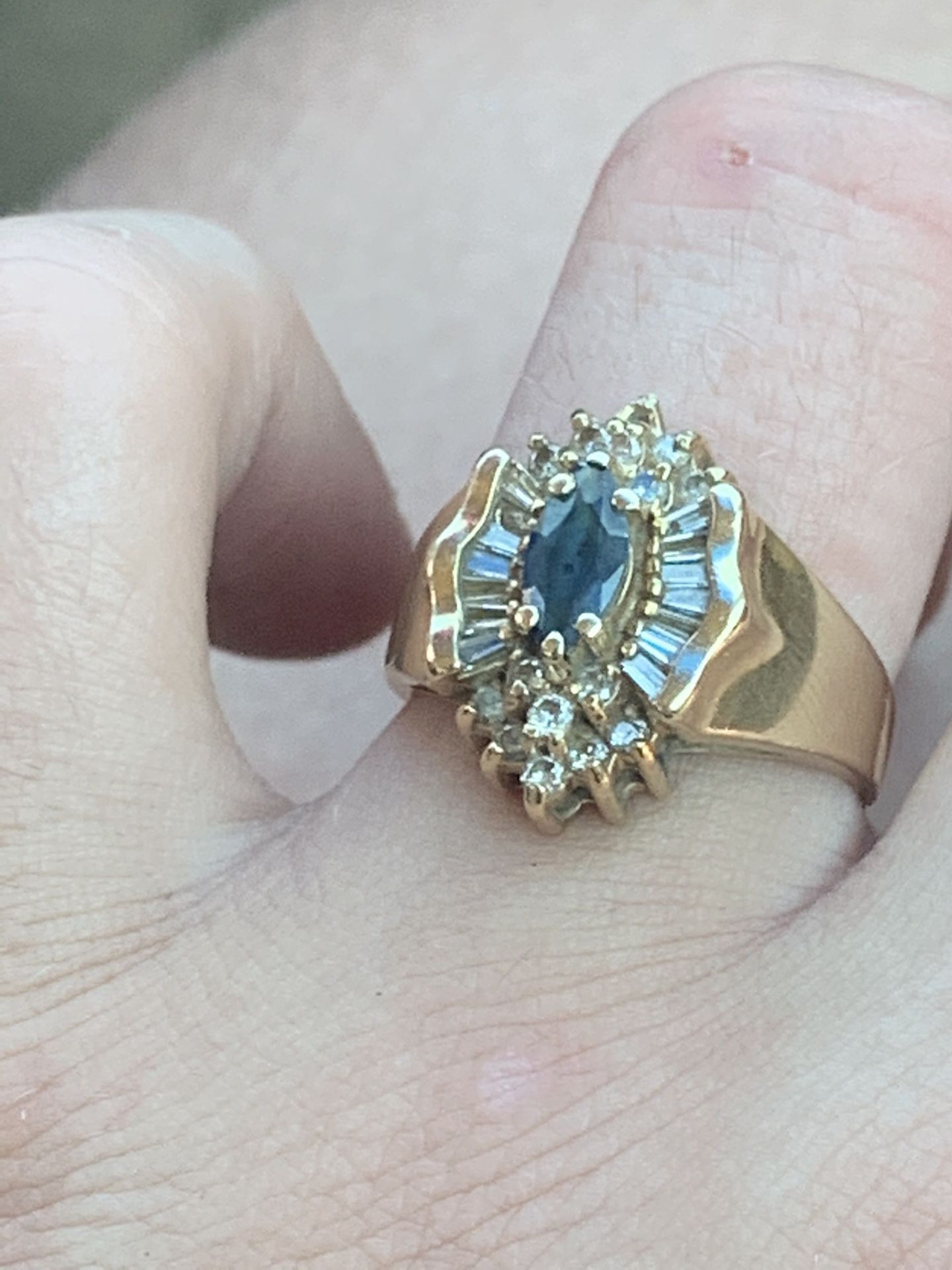 14k beautiful diamond and sapphire ring