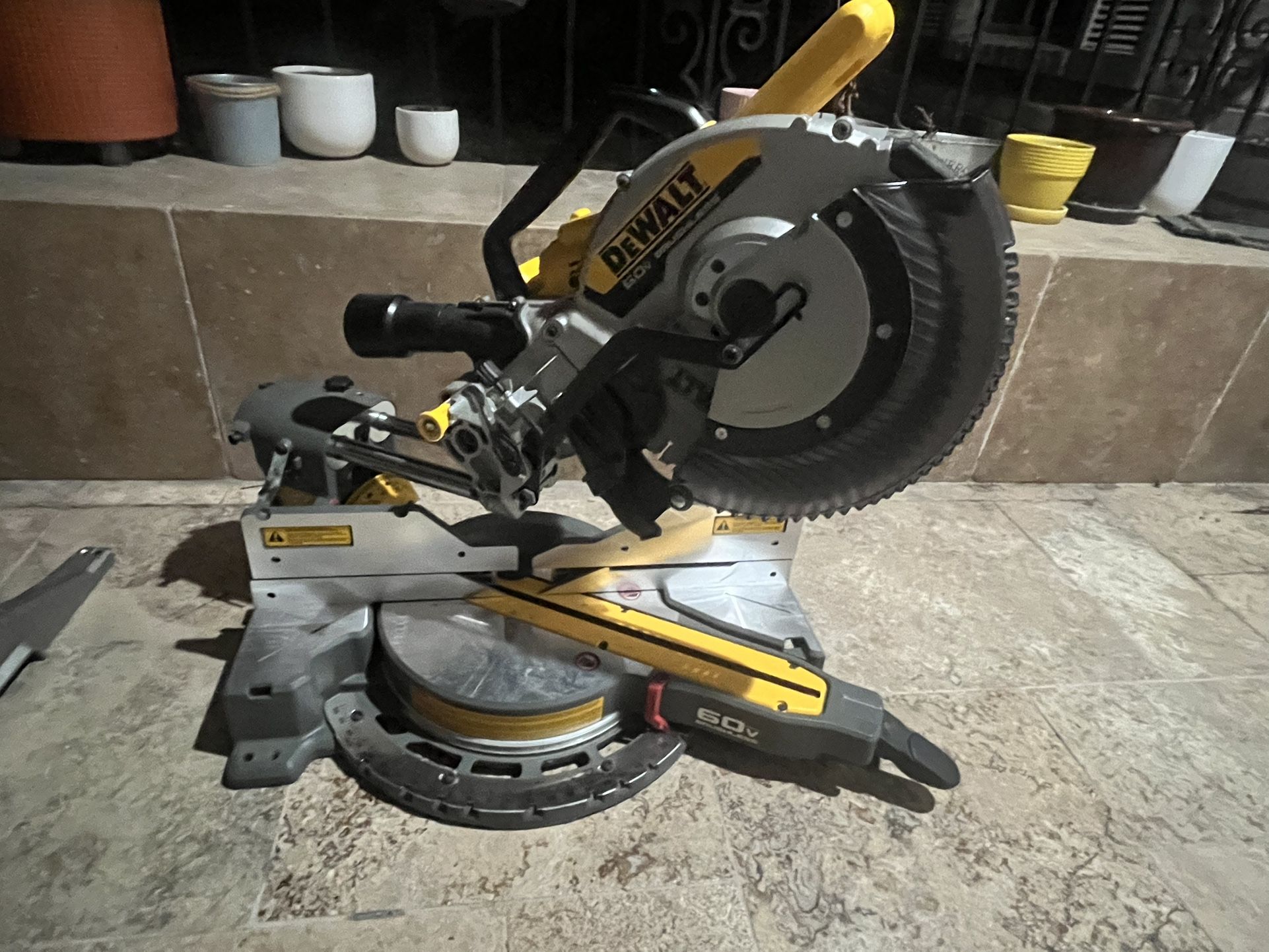 Dealt 60v Miter Saw