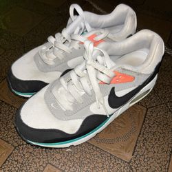 women’s nike air max correlate