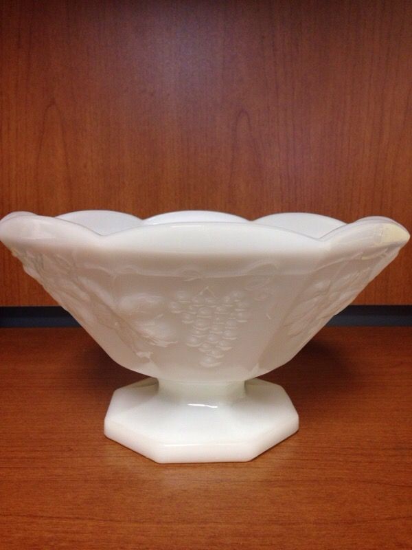 Anchor Hockin Milk Glads Fruit Bowl with grape design