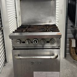 DUKERS 4 Burner Gas Range - Like New Condition - lightly used RESTAURANT EQUIPMENT  