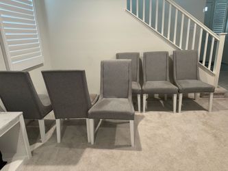 gray chairs / sillas grises