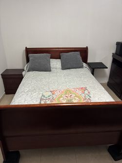Bedroom Set – Large Queen Bed, Bed Frame, Nightstand & 2 Dresser w/ Mirror