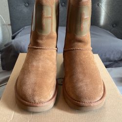 Ugg W Classic Short Ugg Rubber Logo
