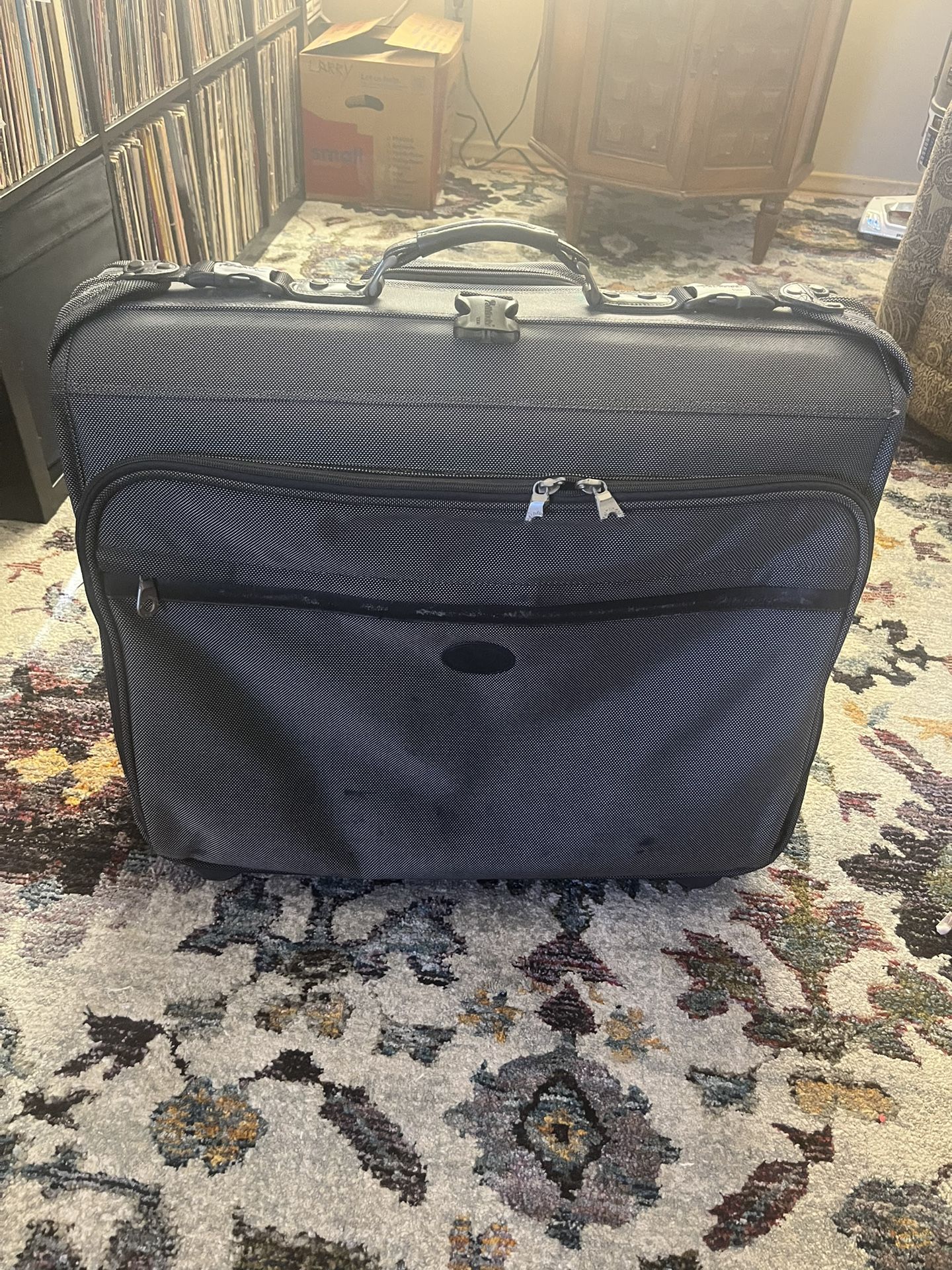 Pathfinder Suitor Style Luggage