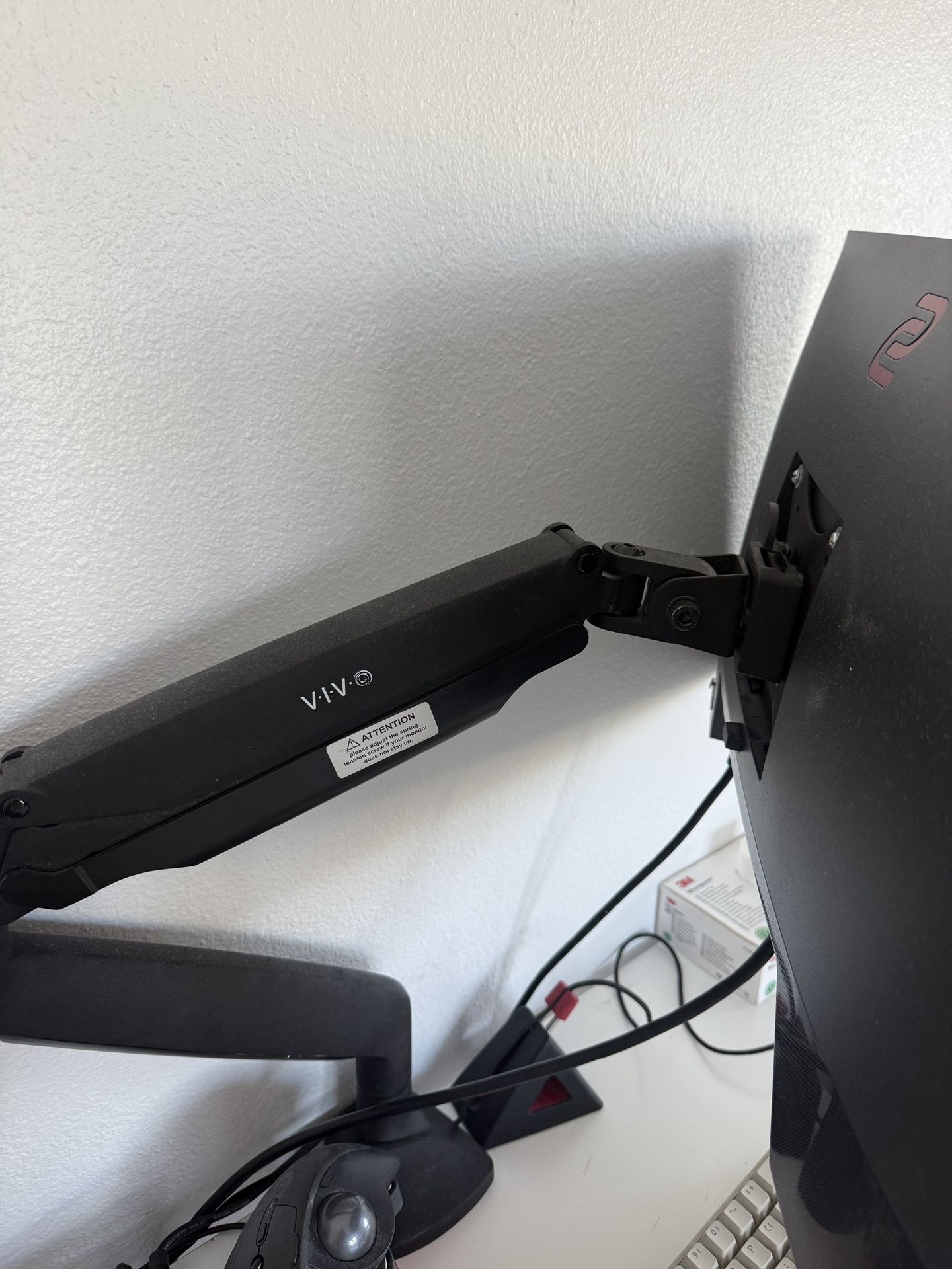 ZOEIE MONITOR AND ARM