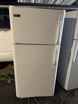 Frigidaire 18 Cu Ft Refrigerator