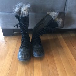 Sorel Waterproof Snow Boots Size 8 (run large)