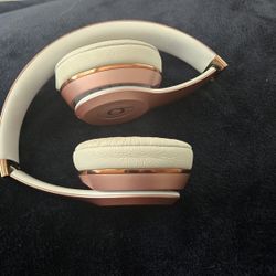 Rose Gold Beats Solo 3