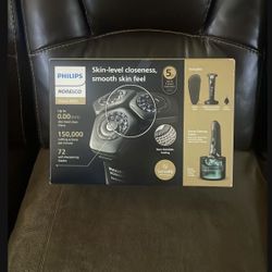 Philips Norelco Shaver 8000